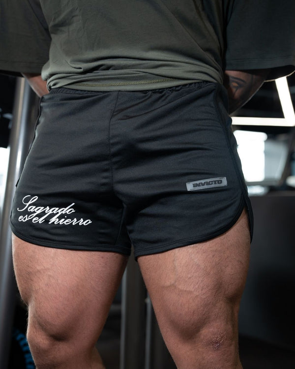 Pantaloneta corta negra sagrado es el hierro